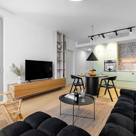 Apartment Stylish Haven Sky Park